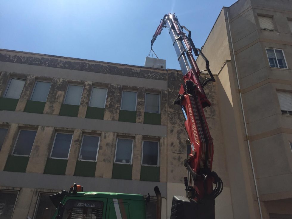 grúas para obras elevación material en altura (4)