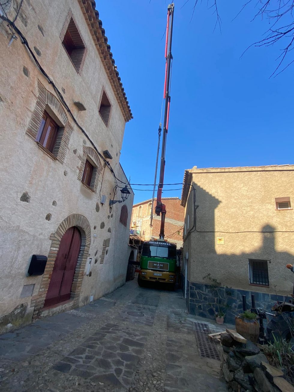 grúas para obras y reformas calles estrechas (1)
