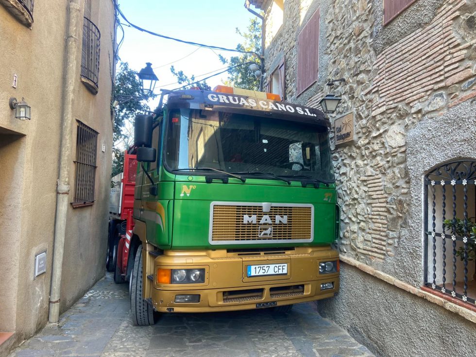 grúas para obras y reformas calles estrechas (3)