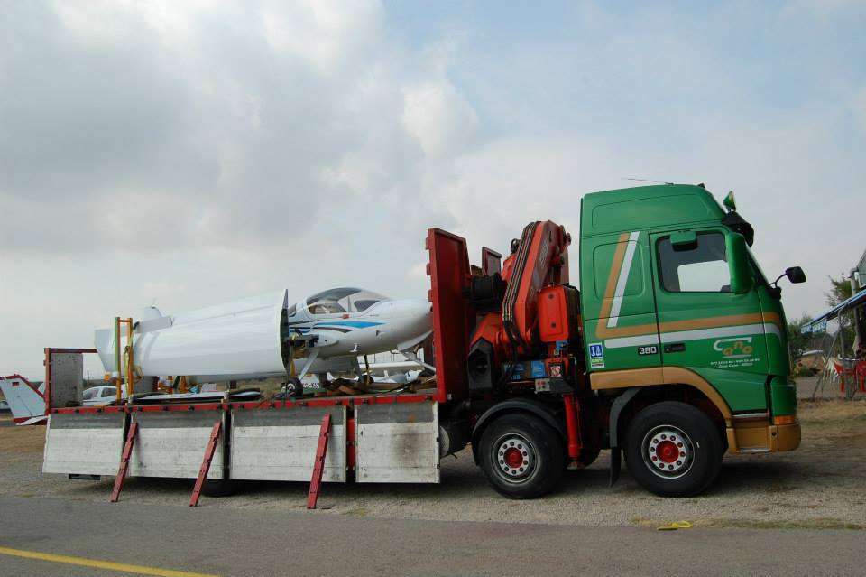 transporte avioneta por carretera con camión autocargente (2) transporte avioneta por carretera con camión autocargente (2)